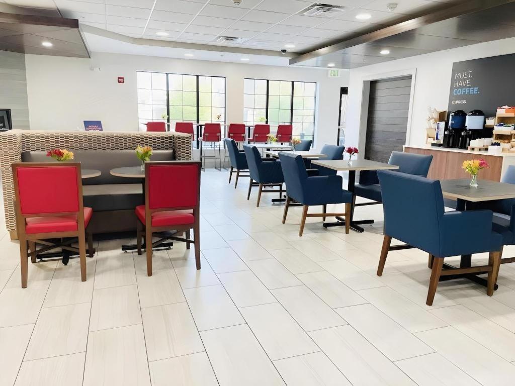 Holiday Inn Express Hotel & Suites Grand Island By Ihg מראה חיצוני תמונה
